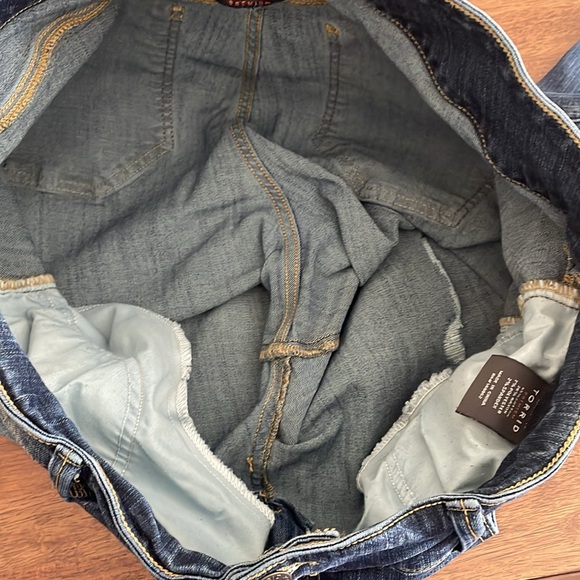 Torrid distressed stretch ankle jeans - Picture 9 of 12